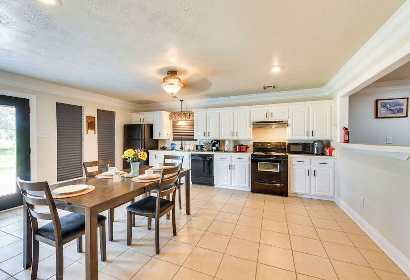 Group Friendly Louisana Hideaway: Hunt & Fish!