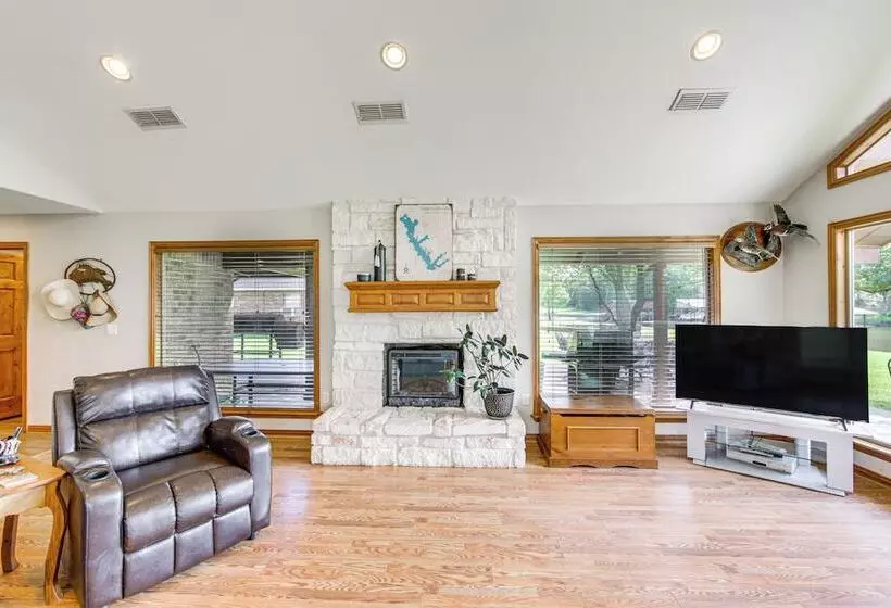 Rhodes Retreat W/ Dock On Cedar Creek Lake!