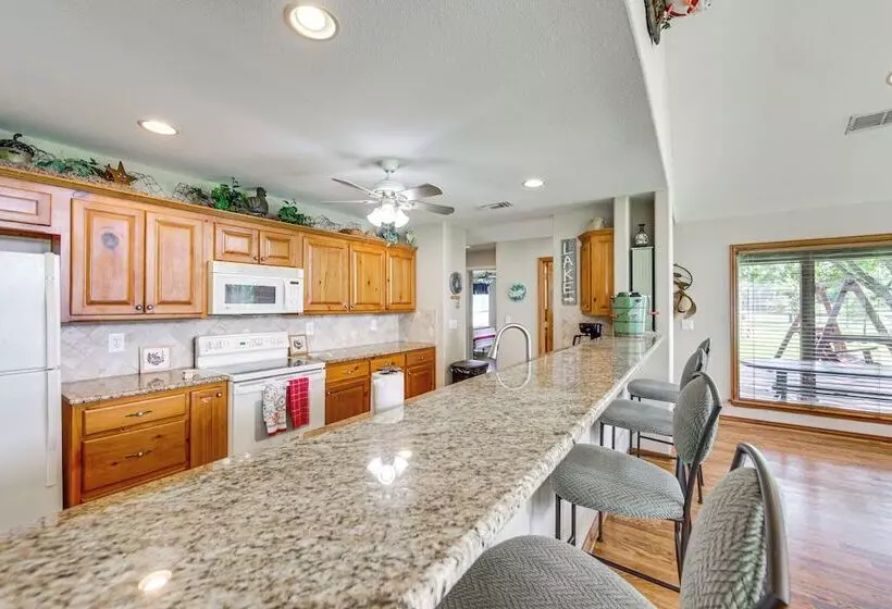 Rhodes Retreat W/ Dock On Cedar Creek Lake!