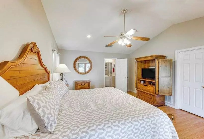 Rhodes Retreat W/ Dock On Cedar Creek Lake!