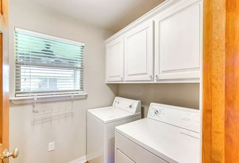 Rhodes Retreat W/ Dock On Cedar Creek Lake!