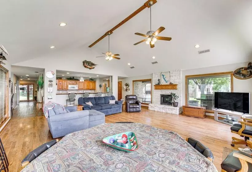 Rhodes Retreat W/ Dock On Cedar Creek Lake!