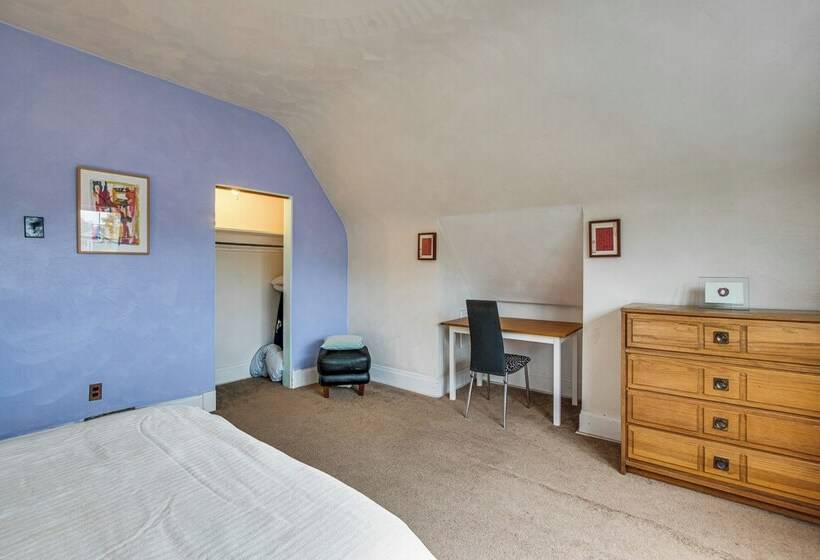 Walk To Highland Park: Artsy Pittsburgh Retreat!