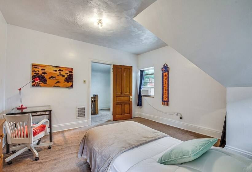 Walk To Highland Park: Artsy Pittsburgh Retreat!