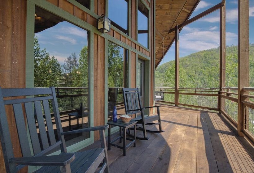 Birch Lodge By Avantstay Indoor Pool, Theater, Game Room & Stunning Views!