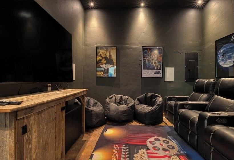 Birch Lodge By Avantstay Indoor Pool, Theater, Game Room & Stunning Views!