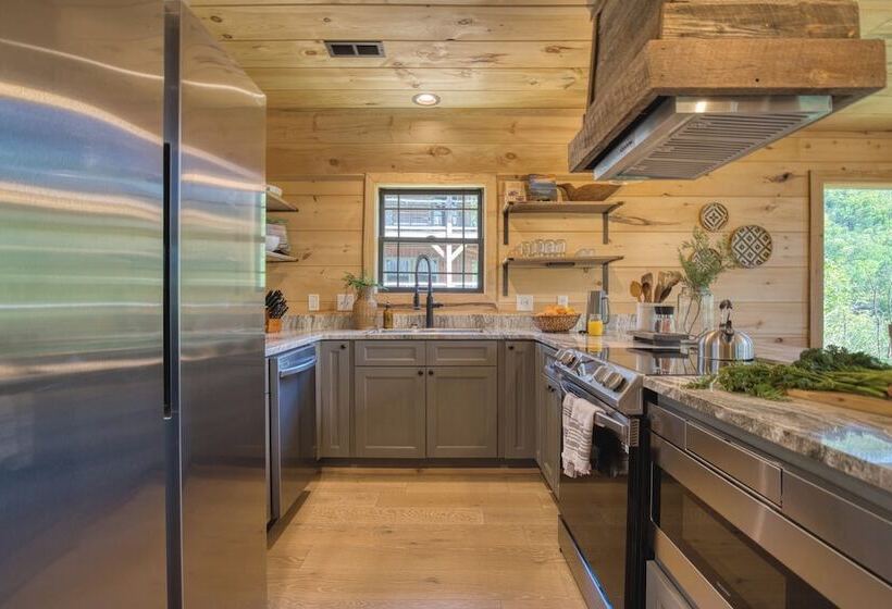 Birch Lodge By Avantstay Indoor Pool, Theater, Game Room & Stunning Views!