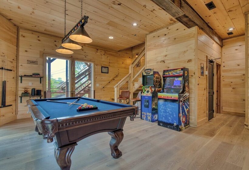Birch Lodge By Avantstay Indoor Pool, Theater, Game Room & Stunning Views!