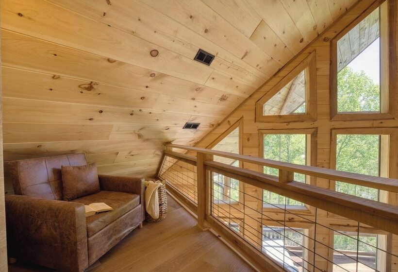 Birch Lodge By Avantstay Indoor Pool, Theater, Game Room & Stunning Views!