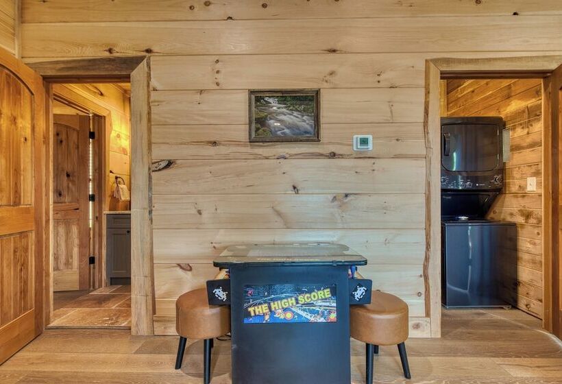 Birch Lodge By Avantstay Indoor Pool, Theater, Game Room & Stunning Views!