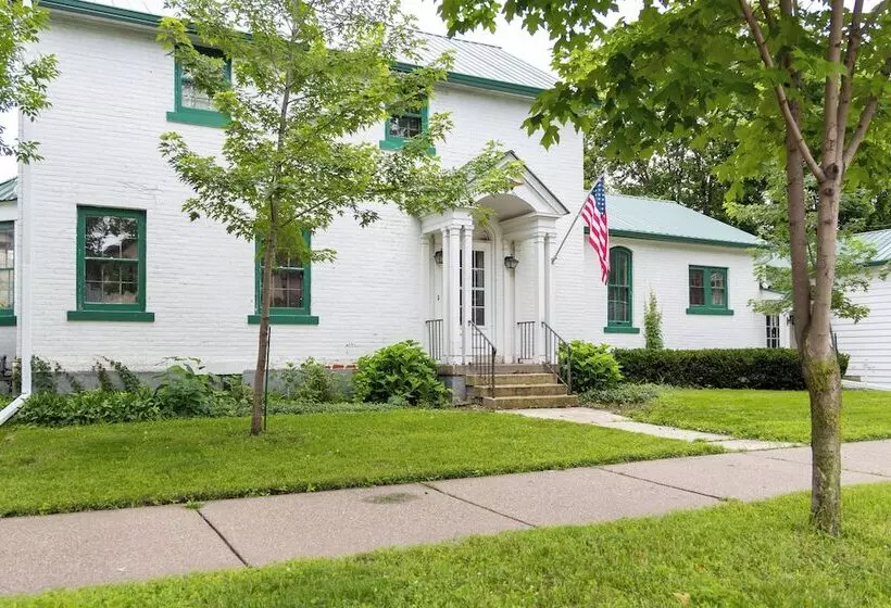 Charming Home: 3 Blocks To Winona State University