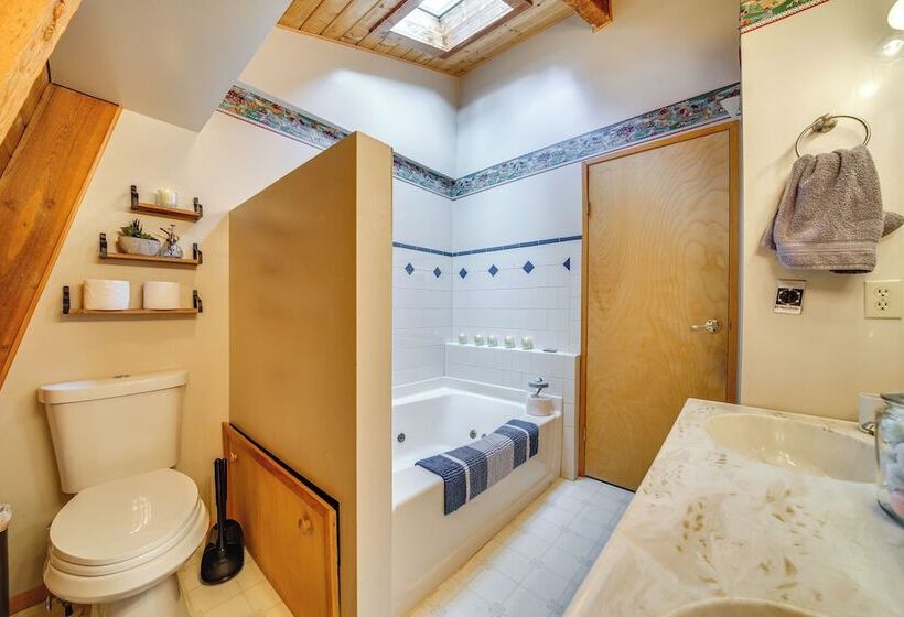 Creek & Lake Access At Cabin Near Cle Elum!