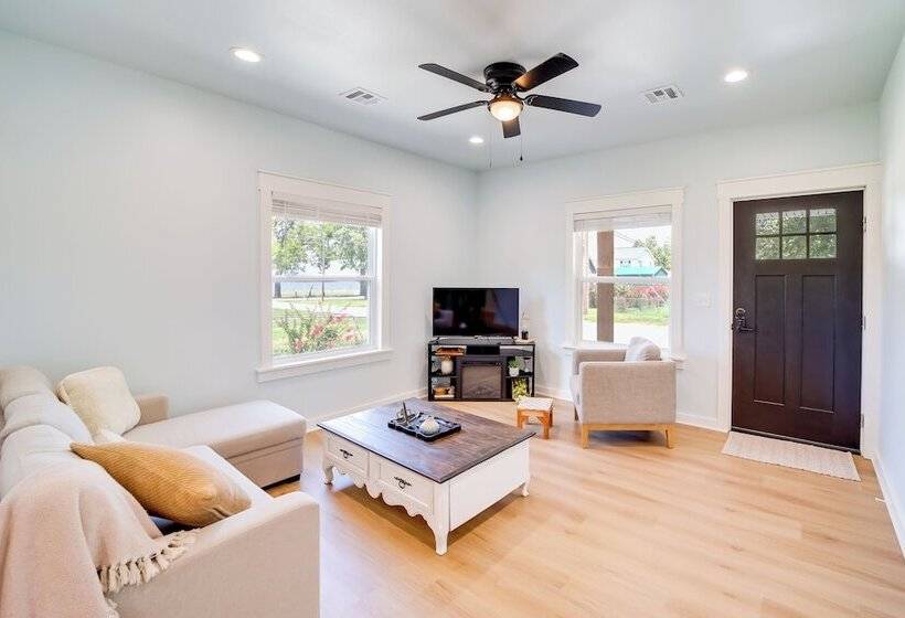 Eufaula Vacation Rental: Walk To Lakeside Beaches!