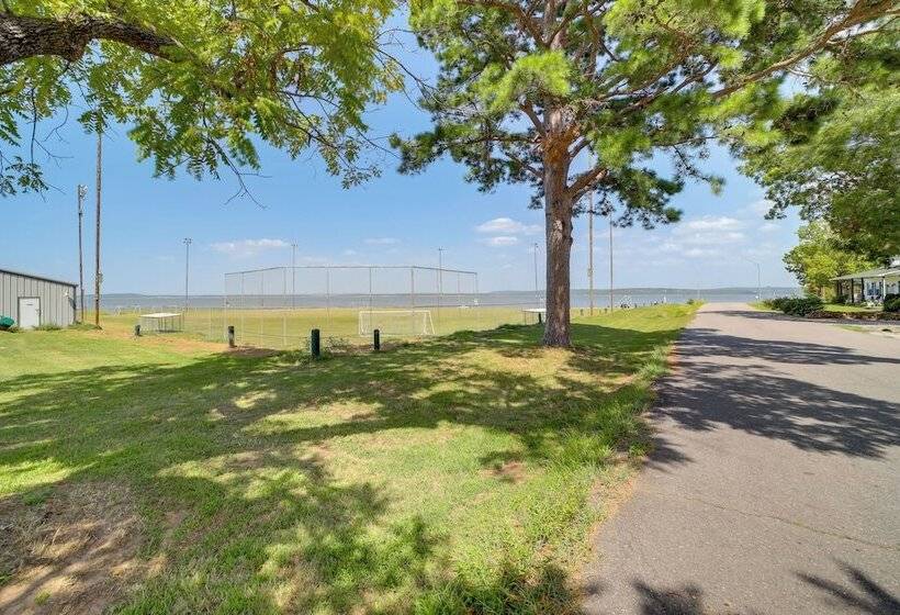 Eufaula Vacation Rental: Walk To Lakeside Beaches!