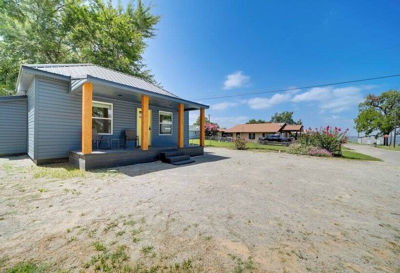 Eufaula Vacation Rental: Walk To Lakeside Beaches!