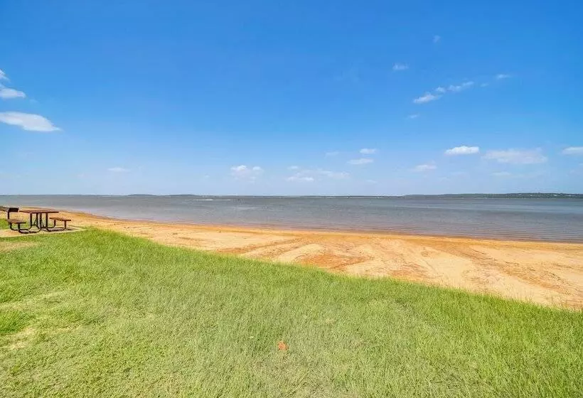 Eufaula Vacation Rental: Walk To Lakeside Beaches!
