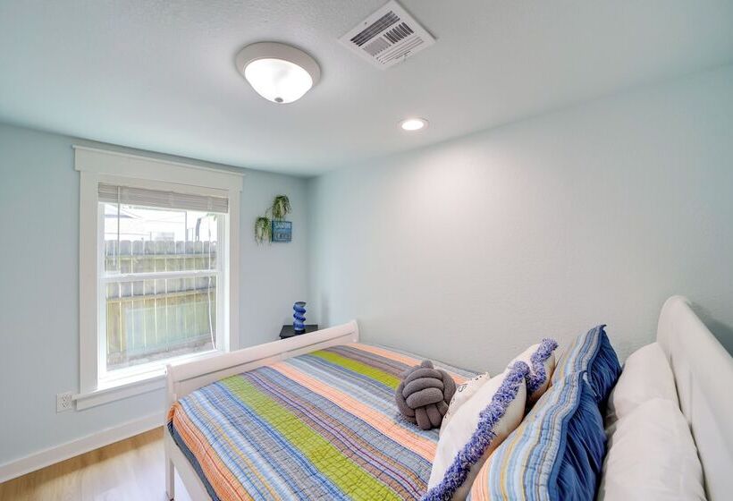 Eufaula Vacation Rental: Walk To Lakeside Beaches!