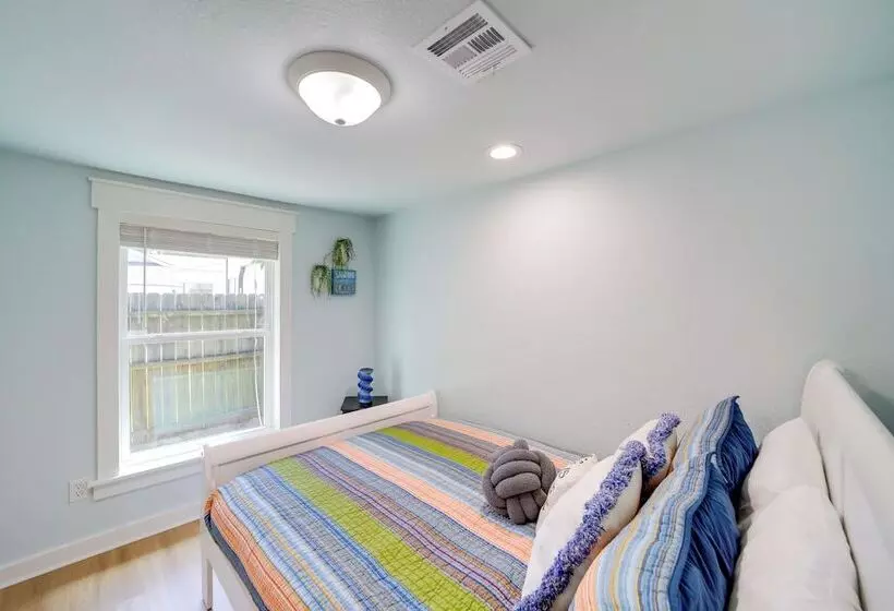 Eufaula Vacation Rental: Walk To Lakeside Beaches!