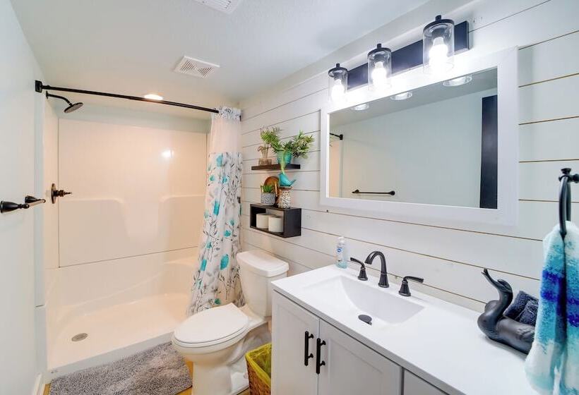 Eufaula Vacation Rental: Walk To Lakeside Beaches!