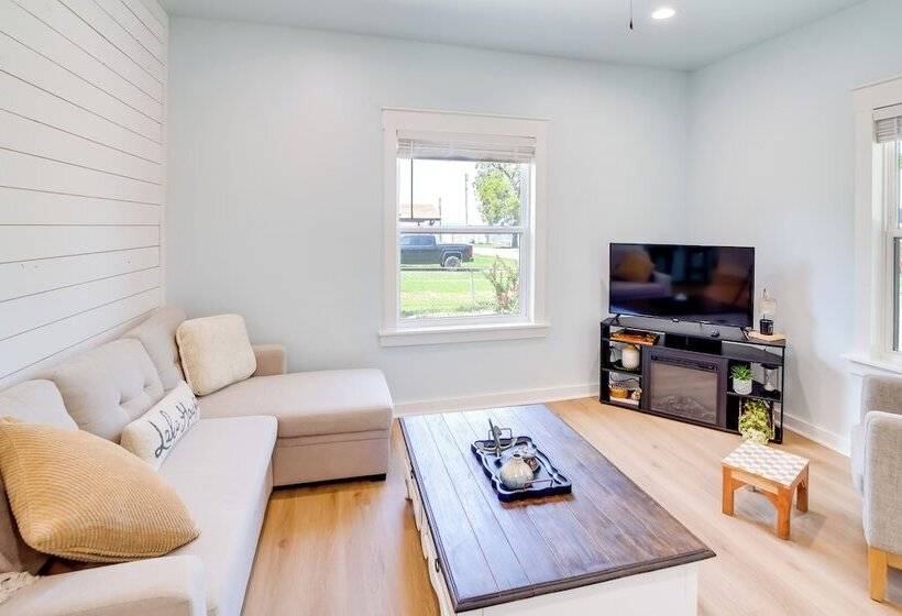 Eufaula Vacation Rental: Walk To Lakeside Beaches!