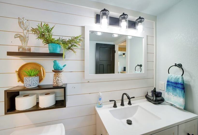 Eufaula Vacation Rental: Walk To Lakeside Beaches!