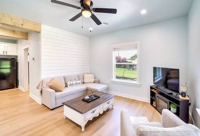 Eufaula Vacation Rental: Walk To Lakeside Beaches!