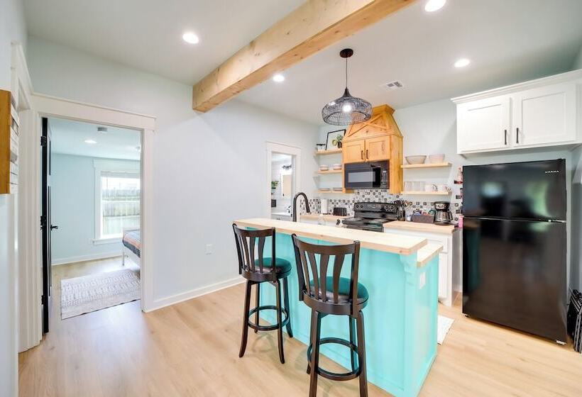 Eufaula Vacation Rental: Walk To Lakeside Beaches!