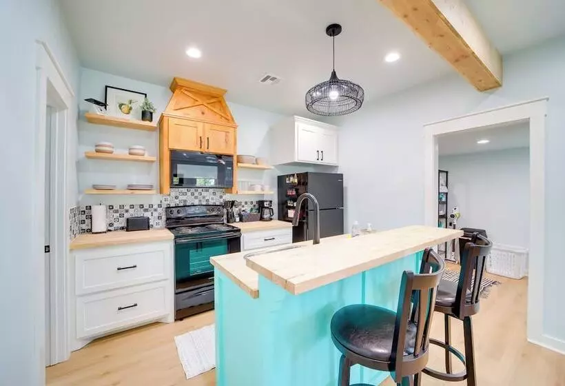 Eufaula Vacation Rental: Walk To Lakeside Beaches!