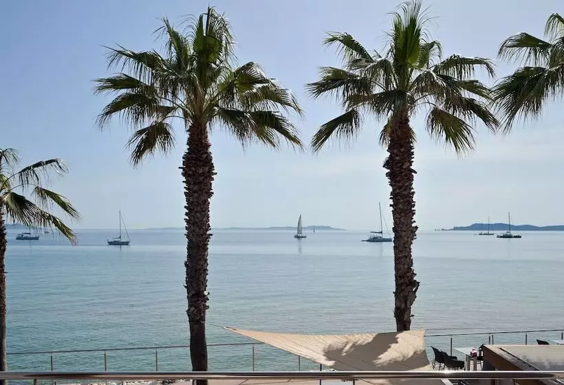 ホテル Bor Hôtel & Restaurant   Plage Privée