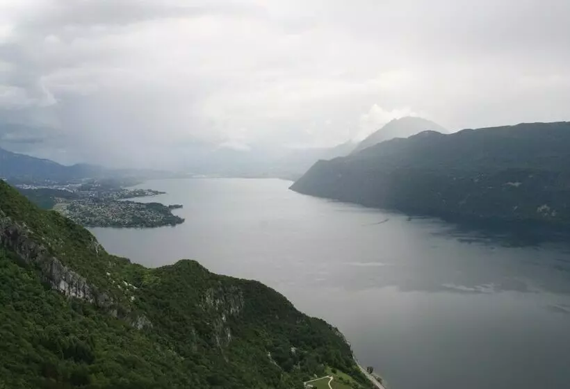 ホテル Renovated Castle Apartment With Swimming Pool