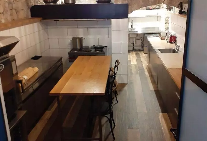 ホテル Renovated Castle Apartment With Swimming Pool