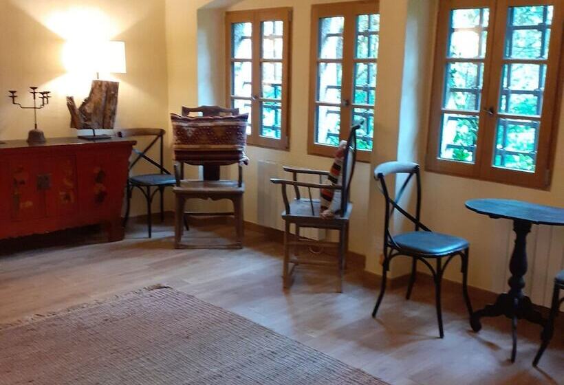 Отель Renovated Castle Apartment With Swimming Pool