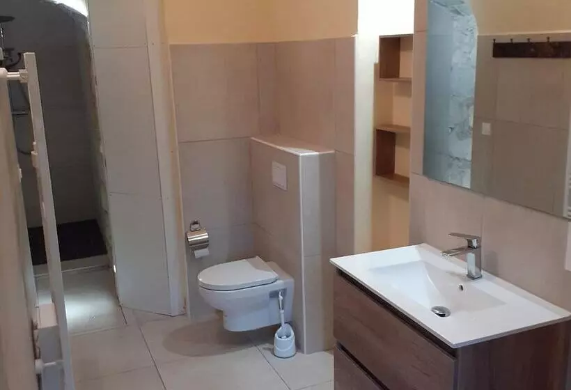 ホテル Renovated Castle Apartment With Swimming Pool