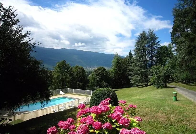 ホテル Renovated Castle Apartment With Swimming Pool