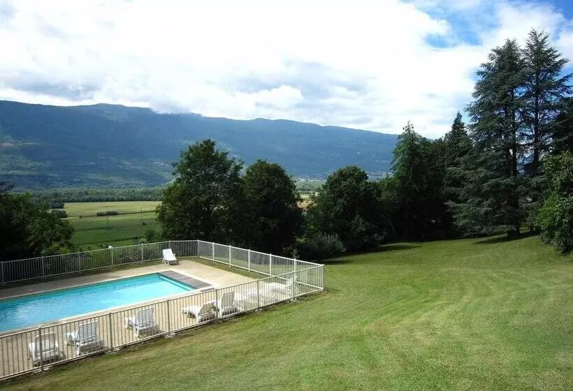 ホテル Renovated Castle Apartment With Swimming Pool