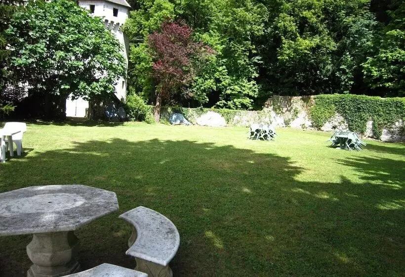 ホテル Renovated Castle Apartment With Swimming Pool