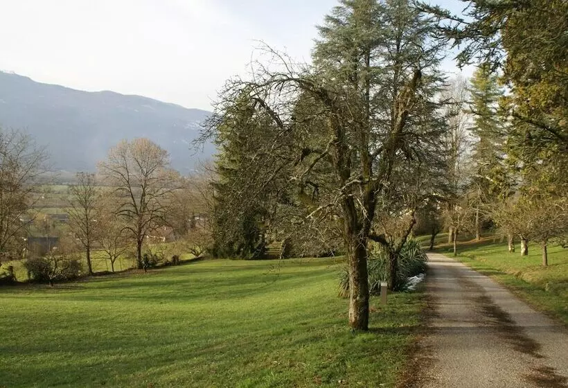 ホテル Renovated Castle Apartment With Swimming Pool