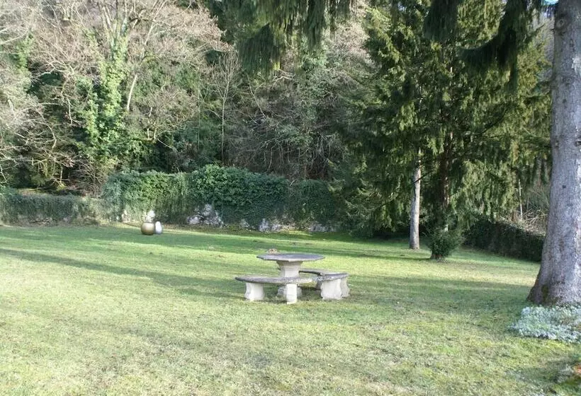 ホテル Renovated Castle Apartment With Swimming Pool