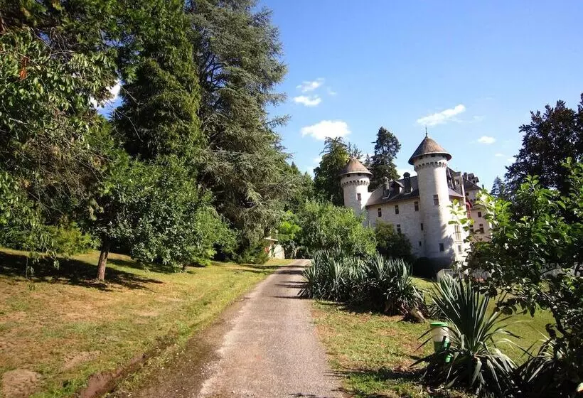 ホテル Renovated Castle Apartment With Swimming Pool
