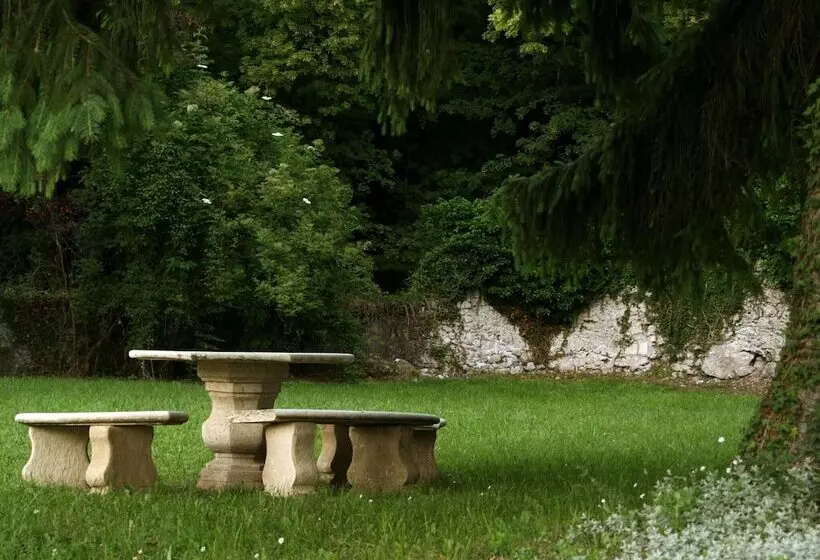 ホテル Renovated Castle Apartment With Swimming Pool