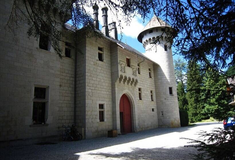 Отель Renovated Castle Apartment With Swimming Pool