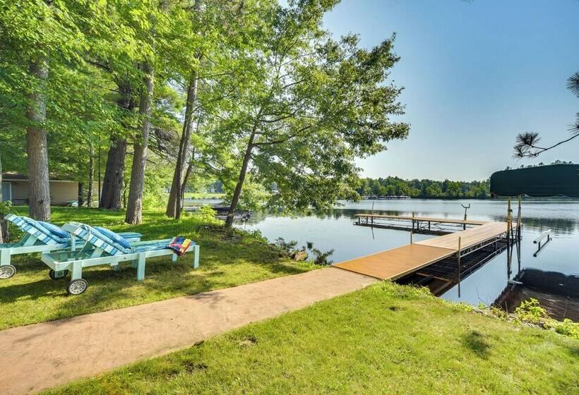Lakefront Holcombe Getaway: Hot Tub, 2 Docks!