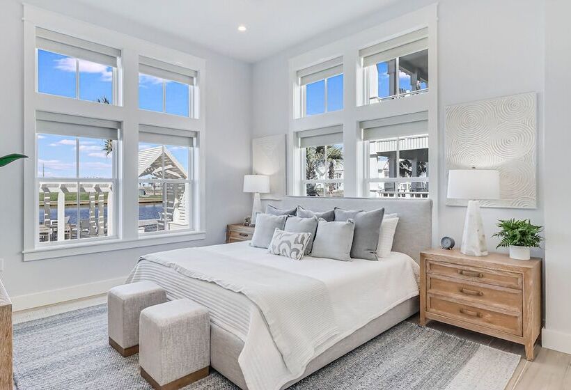 Lakeside Luxury 230 Lak