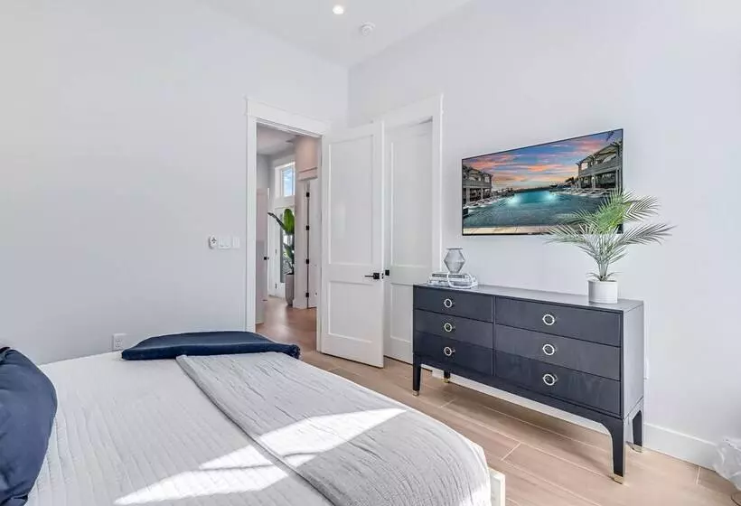 Lakeside Luxury 230 Lak