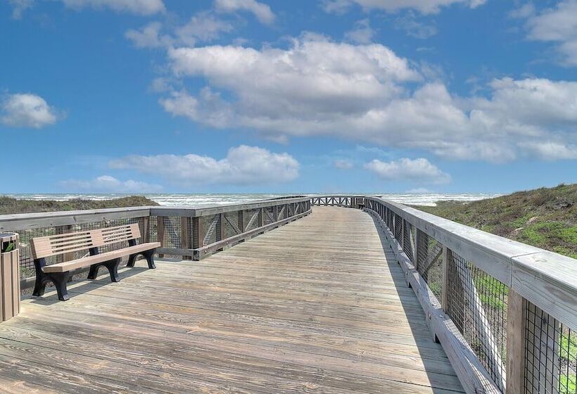 Lakeside Luxury 230 Lak