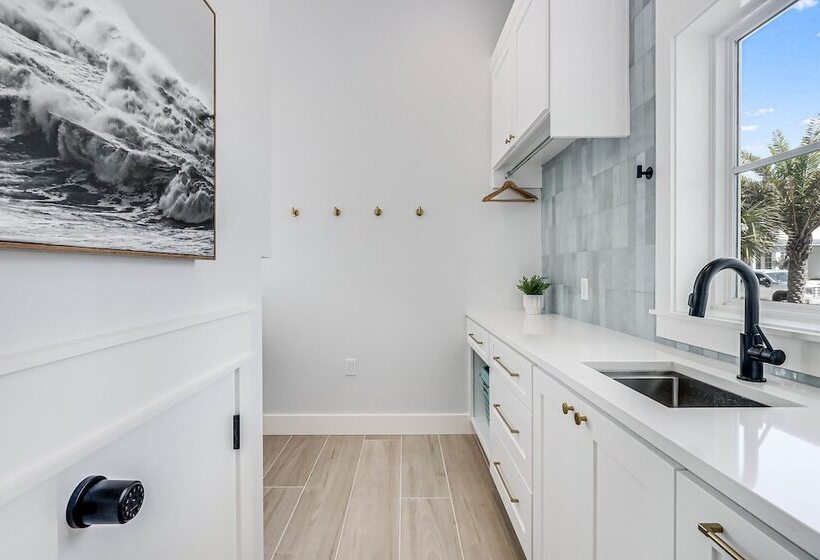 Lakeside Luxury 230 Lak