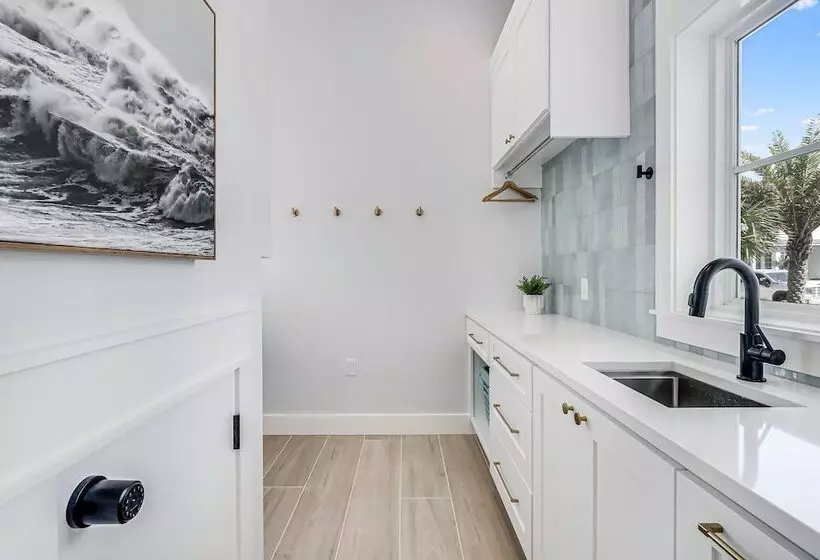 Lakeside Luxury 230 Lak