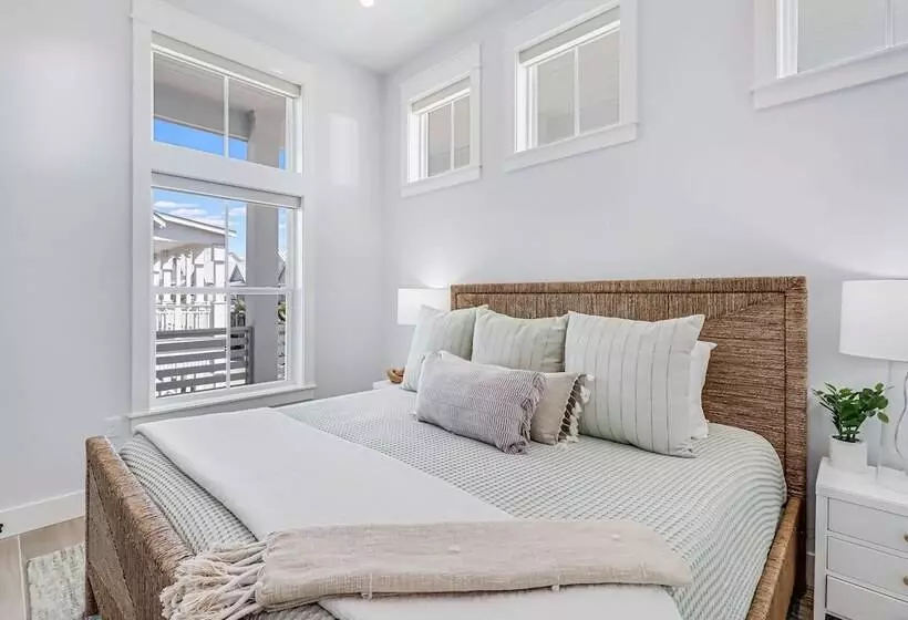 Lakeside Luxury 230 Lak