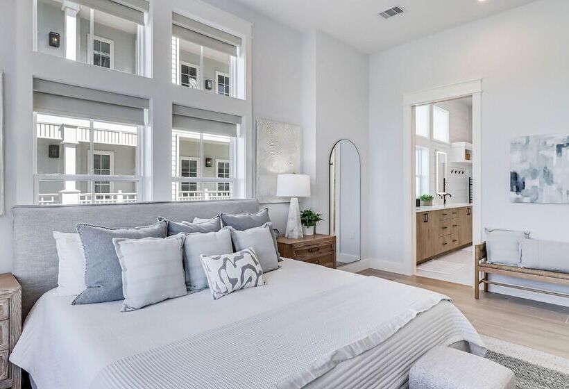 Lakeside Luxury 230 Lak