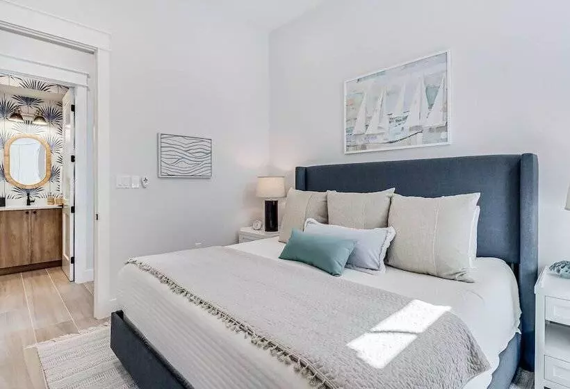 Lakeside Luxury 230 Lak